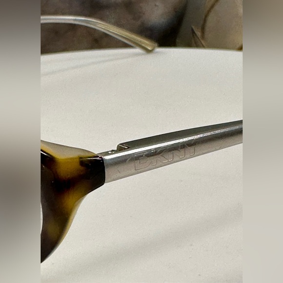 DKNY - Cat-Eye Tortoiseshell-Patterned Rx Eyeglass Frames - Silver Arms - EUC - Picture 12 of 17